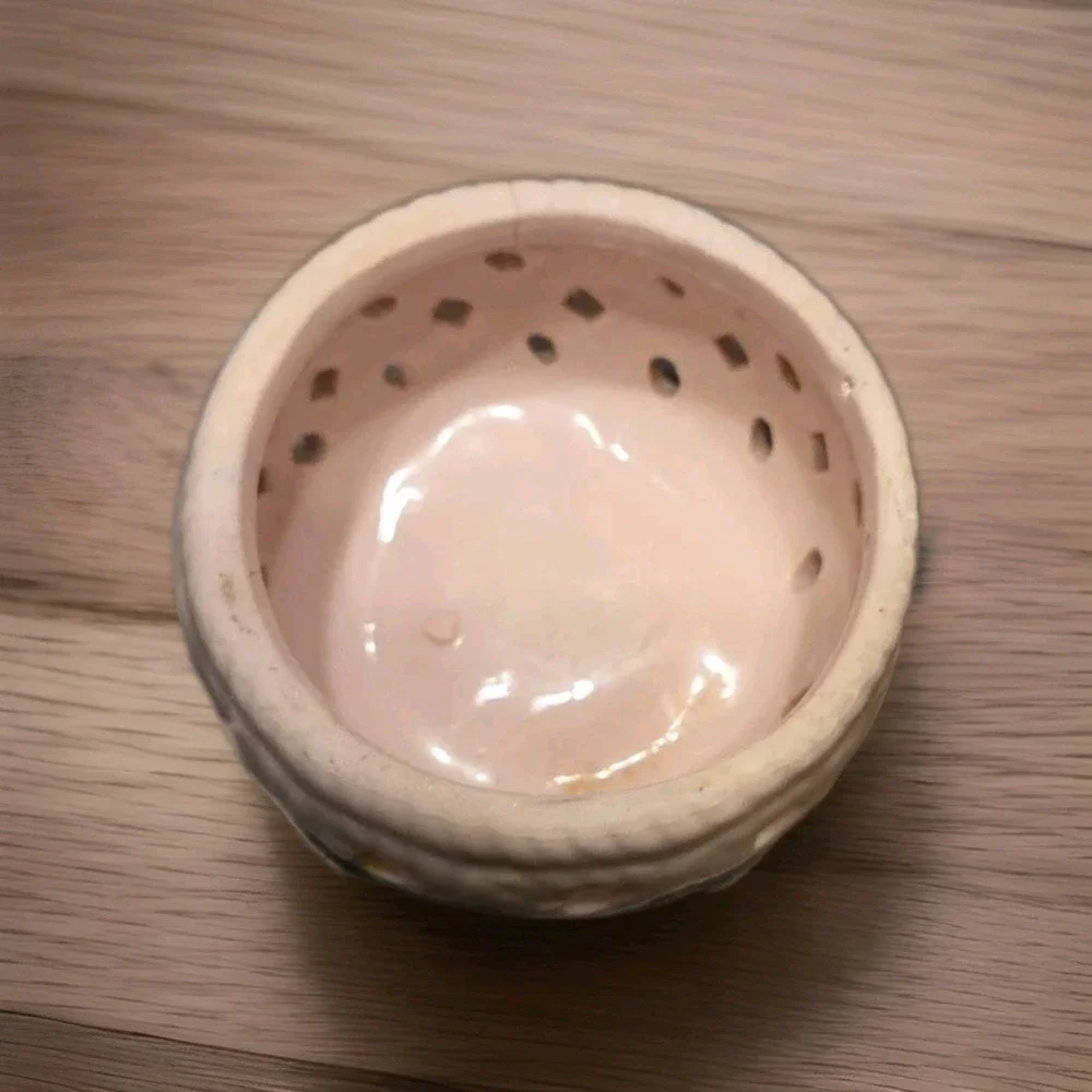 Ceramic Pink Woven Basket‎ Trinket Box with Flowers - Lilac Buds & White Rose